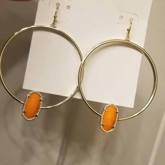 NWT KENDRA SCOTT BRIGHT ORANGE ELORA HOOP EARRINGS GOLD - Picture 2 of 4